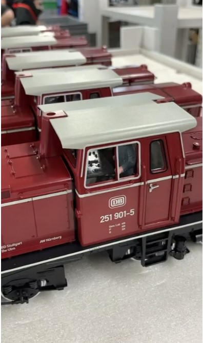 Bald im Fachhandel erh�ltlich: LGB Art. Nr. 28516 - DB Diesellok R�gensche B�derbahn