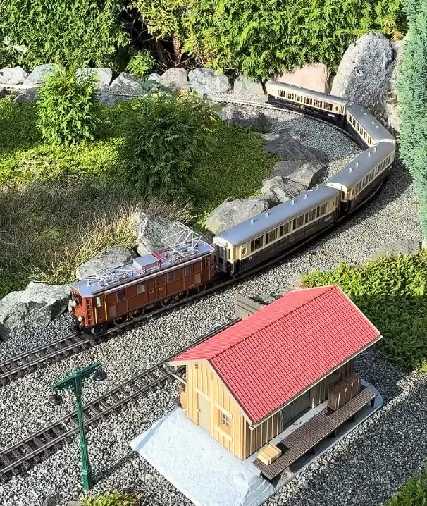 Film zu den ausgelieferten Golden Mountain Pullman Express Wagen von LGB .