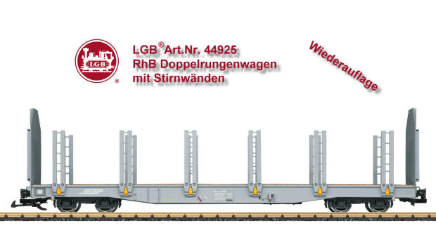 LGB Art. Nr. 44925 - Diese Flachwagen mit den schweren Doppelrungen sind ein gewohntes Bild in den G�terz�gen der Rh�tischen Bahn, mit ihnen werden vor allem schwere Ladungen wie Holzst�mme, Stahltr�ger oder Rohre bef�rdert. Die in den 90er Jahren gebauten Wagen haben eine L�nge �ber Puffer von 16,54 Meter, wiegen leer 17,6 Tonnen und k�nnen � je nach Zugart � mit 22 bis 42 Tonnen beladen werden. F�r spezielle F�lle gibt es separate Stirnw�nde, die in die Rungenhalterungen an den Pufferbohlen eingesteckt werden k�nnen und die Ladung nach vorne und nach hinten absichern. Sehr oft wird das bei der Verladung von Rohren mit hohem Gewicht und gro�em Durchmesser gemacht.