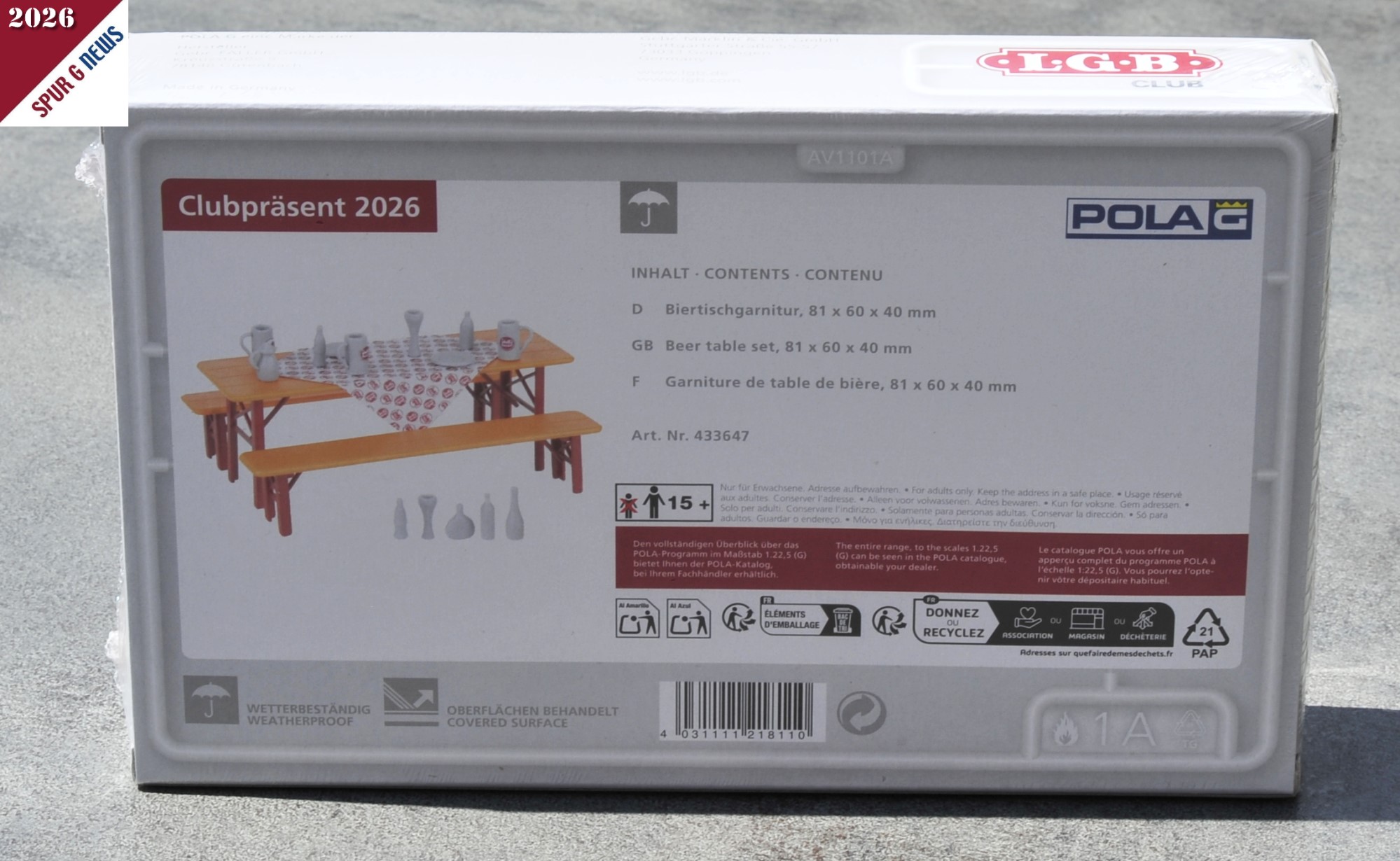 Auf der Verpackungsr�ckseite ist Pola Art. Nr. 433647 zu sehen. Inhalt der Biertischgarnitur sind zwei B�nke ein Tisch, die Tischdecke, sowie Gl�ser, Teller und Kr�ge. 
