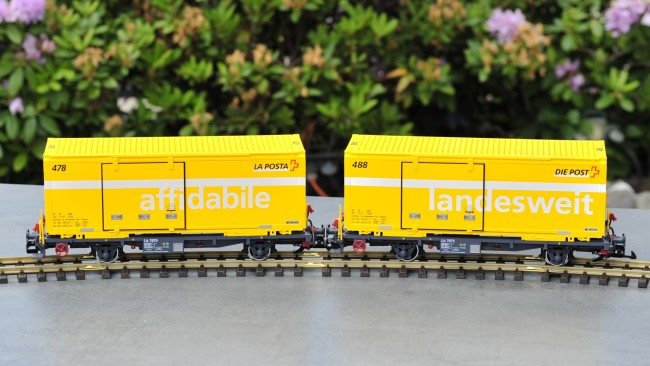Die beiden Postcontainerwagen LGB Art. Nr. 45886 sind ausgeliefert! 