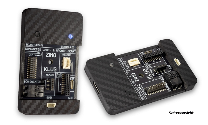 Das preisgünstige und kompakte Gerät (68 x 43 x 7,5 mm) ermöglicht das Software-Update von ZIMO Decodern sowie das Laden von Sound-Projekten in ZIMO Decoder, aktuell für die neuere Generation, also MS-, MN- und FS-Decoder, später möglicherweise auch für MX-Decoder. Im Falle des Sound-Ladens kann der Vorgang wahlweise über die Schiene erfolgen (also ohne Öffnen der Lok) oder über SUSI (ca. 1/10 der Ladezeit im Vergleich zur Schiene, also nur wenige Minuten), wobei der Decoder an einer der Schnittstellen am KLUG selbst (PluX, MTC, Next, E24, NEM651) angesteckt wird oder an einer zusätzlichen Test- und Anschlussplatine der schon bekannten MSTAP... Serie.