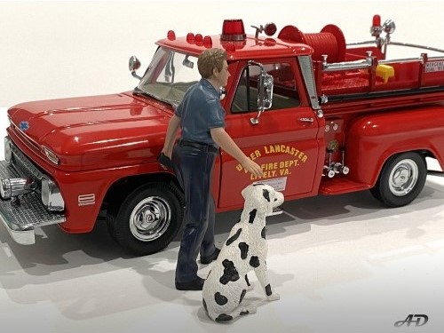 US-Feuerwerhrmann - Art. Nr. 76420 - Fire Dog Training - Feuerwehrhund - Ausbildung - Hunde sind auch in den USA bei der Feuerwehr für verschiedene Einsätze vorbereitet. Die Bezugsperson bildet den dafür vorgesehenen Hund aus. Vielfach werden in den USA Dalmatiner eingesetzt. 