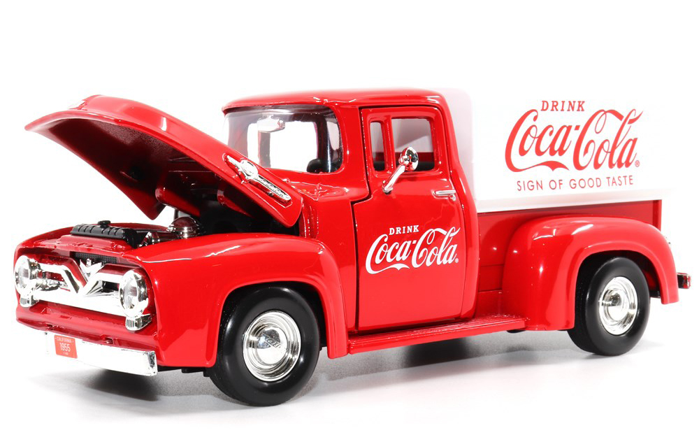 Ein weiteres Modell mit der CocaCola® Werbung ist ein Ford® F150 Pick up aus dem Baujahr 1853-1956.  Dieses Modell aus der Generation 2 zeichnet sich mit einem wesentlich breiteren Kühlergrill, in dem die Scheinwerfer integriert sind, aus. Markant auch die breiten Heckkotflügel. Die Ladefläche ist mit einer weißen Plane und dem Coca Cola Logo abgedeckt. 