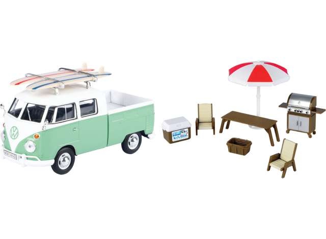 BMW X5 silber mit Campingausr�stung