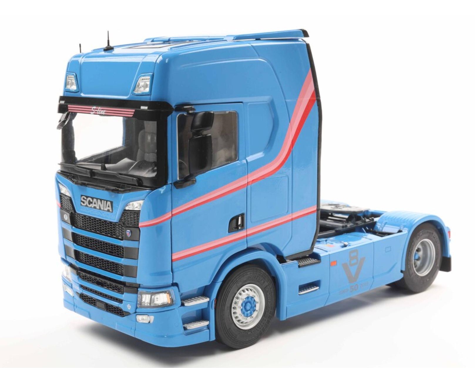 Mit dem Scania 580S Highline 113 bringt Solido die markante Präsenz einer modernen Fernverkehrsmaschine im Maßstab 1:24 auf den Punkt.