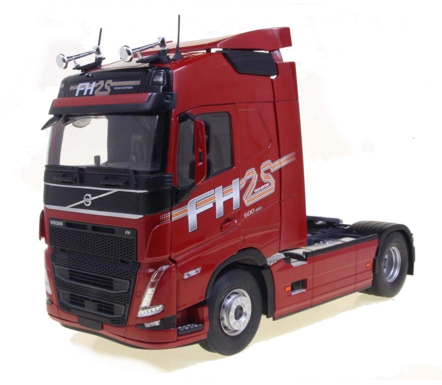 Volvo FH Globetrotter XL – ein Name, der in der Welt der Fernverkehrs-Lkw für Komfort und Präsenz steht. In dieser Solido-Ausführung kommt die imposante Zugmaschine als rot lackiertes 1:24 Modell daher und zeigt, warum die FH-Reihe so markant wirkt: