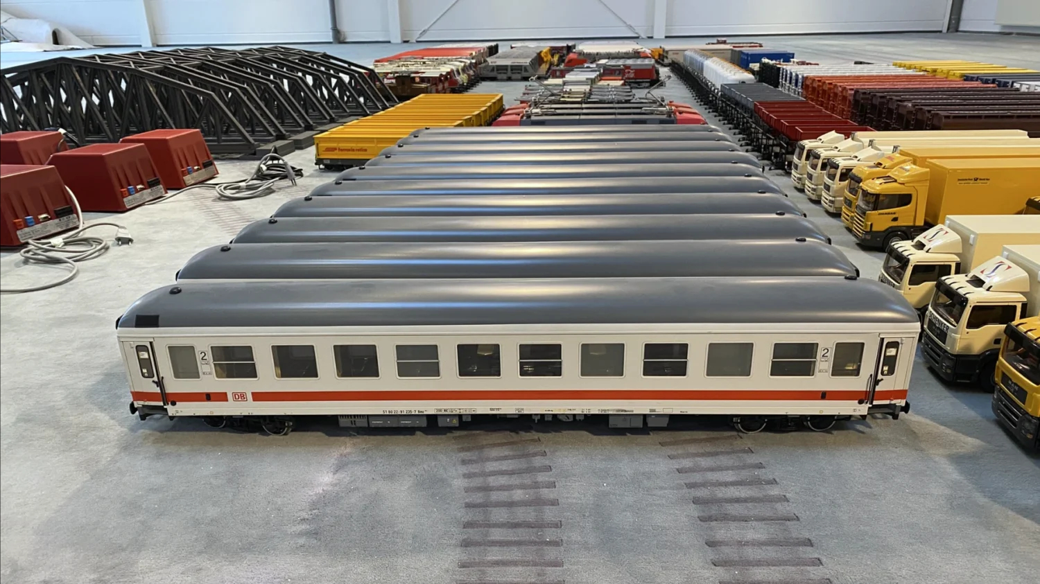 Übersicht: vierachsige Regelspurwagen, Jumbo Trafos, LKW´s etc.