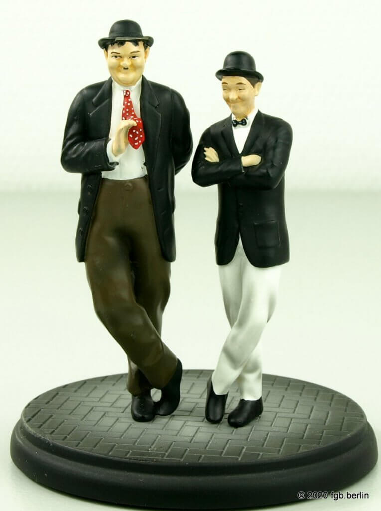 Die beiden Figuren Laurel und Hardy (Dick  und Doof) passen zum Ford Model T von Sun Star  und sind in der LGB Gartenbahngre ausgefhrt. 