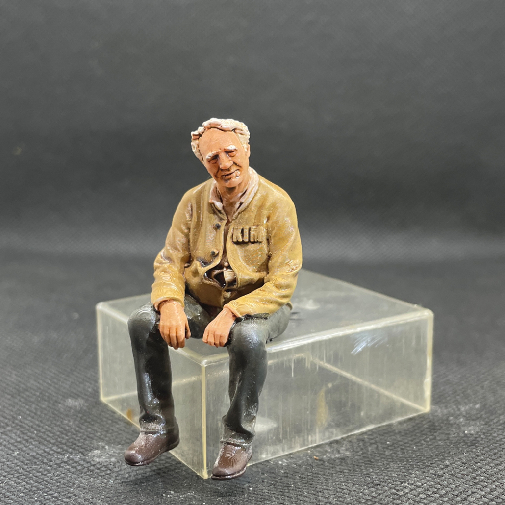 Figur: Kim. sitzende Figur - universell einsetzbar