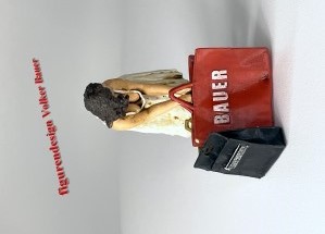 Neue Figur von figurendesign Volker Bauer: Frau mit Einkaufstaschen. 