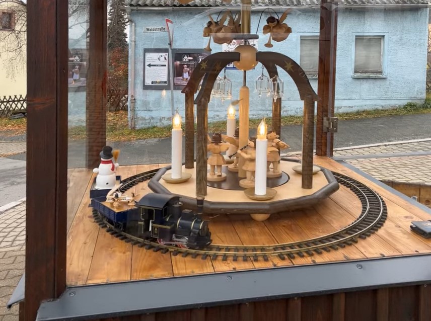 Danke an LGB und Andreas Franz fr das Video ber LGB Anlagen in Schaufenstern