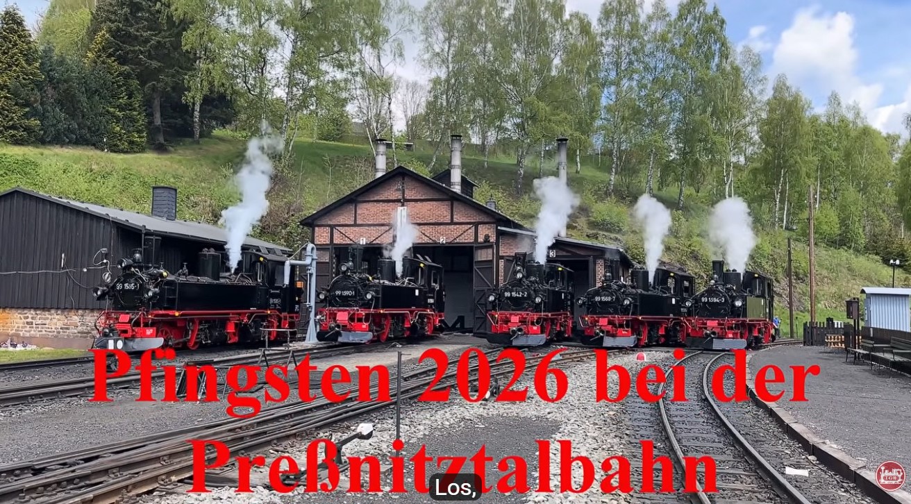 Vor dem Lokschuppen in J�hstadt haben die beteiligten Dampfloks IV K Aufstellung genommen und zum Start der Pfingstfahrtage die G�ste freudig mit dem Dampfpfiff begr��t. 