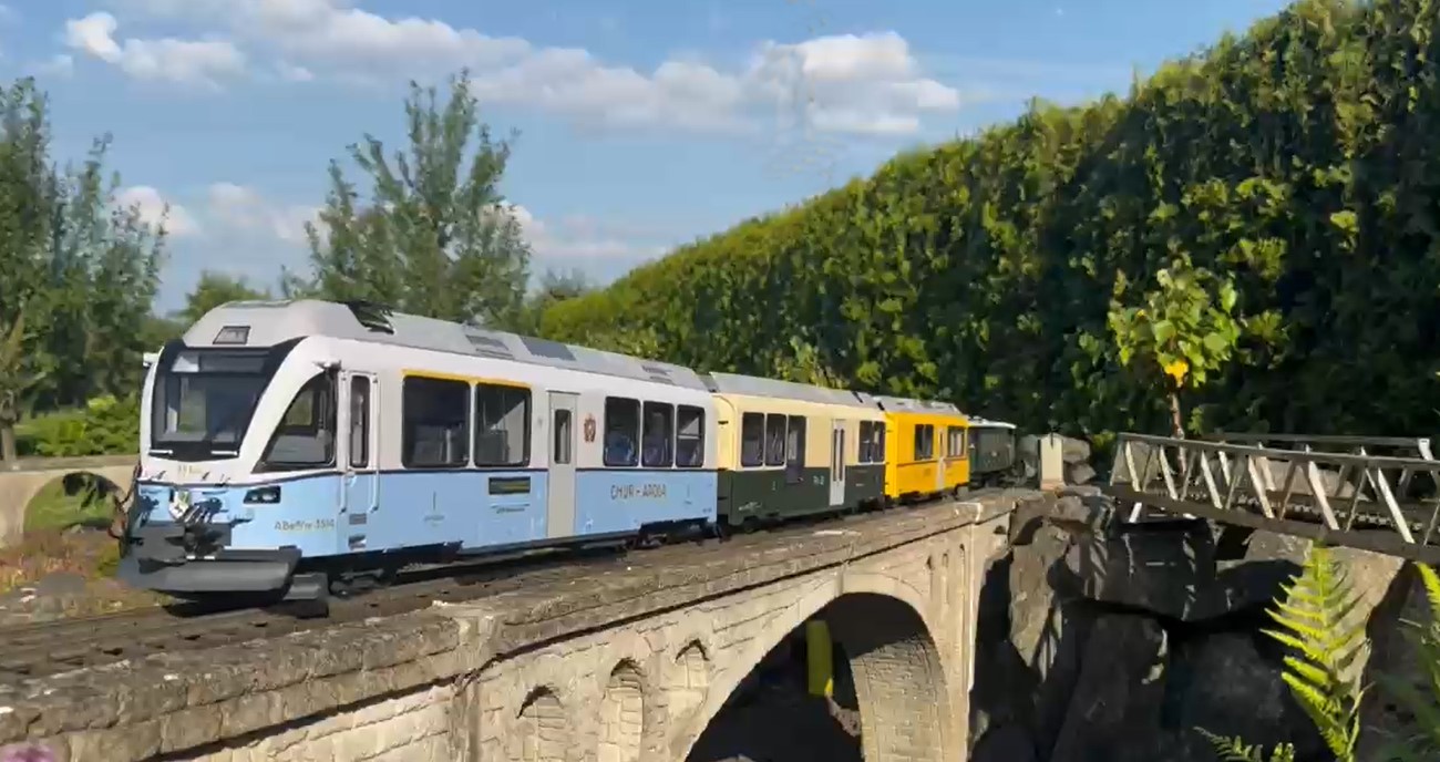 Danke an Hendrik Hauschild fr das neue Kurz-Video zum LGB Model des RhB Ahnenzuges - Art. Nr. 22227 diesmal mit historischen Wagen. 