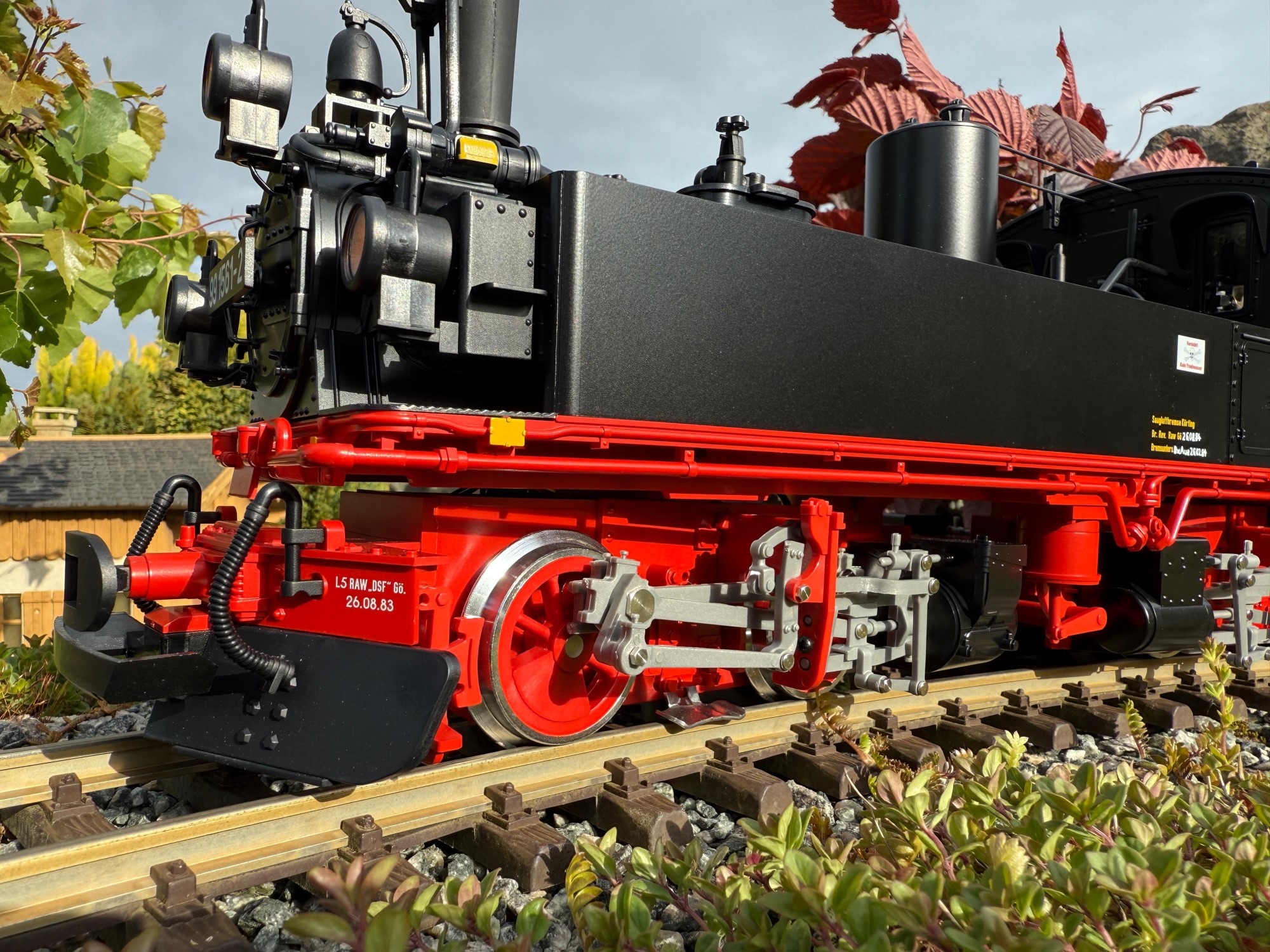 Neuheit 2025 von LGB: Art. Nr. 26847. Die Dampflok Typ IV K - Nr. 99 1561-2, ausgestattet mit zwei Motoren in den Meyer Triebwerken kann auf der Gartenbahn einen schönen Zug mit passenden Güter- oder Personenwagen ziehen.