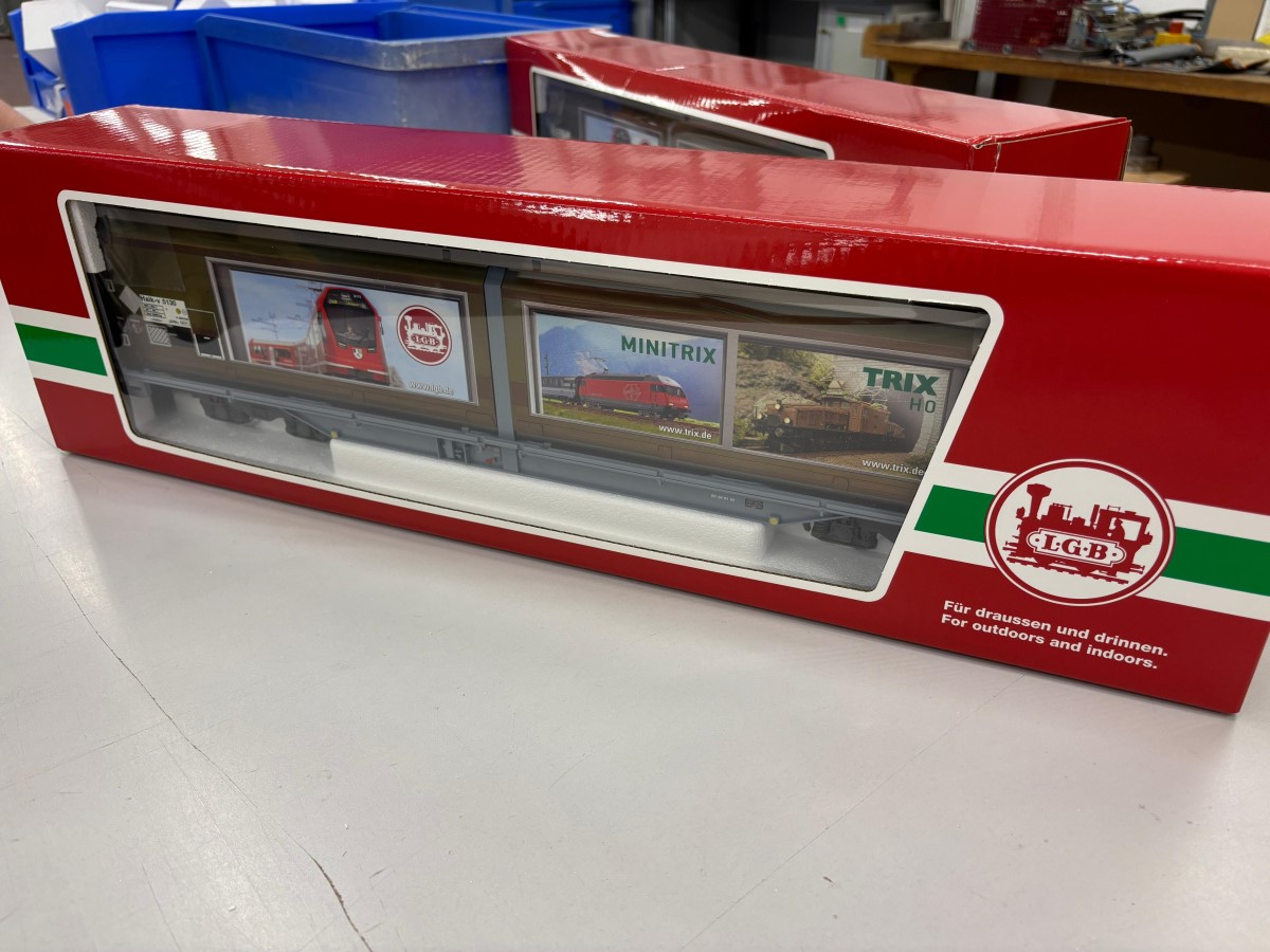 RhB Schiebewandwagen Haik-v 5130 mit der LGB Eigenwerbung (Art. Nr. 48576) bald im Fachhandel.  