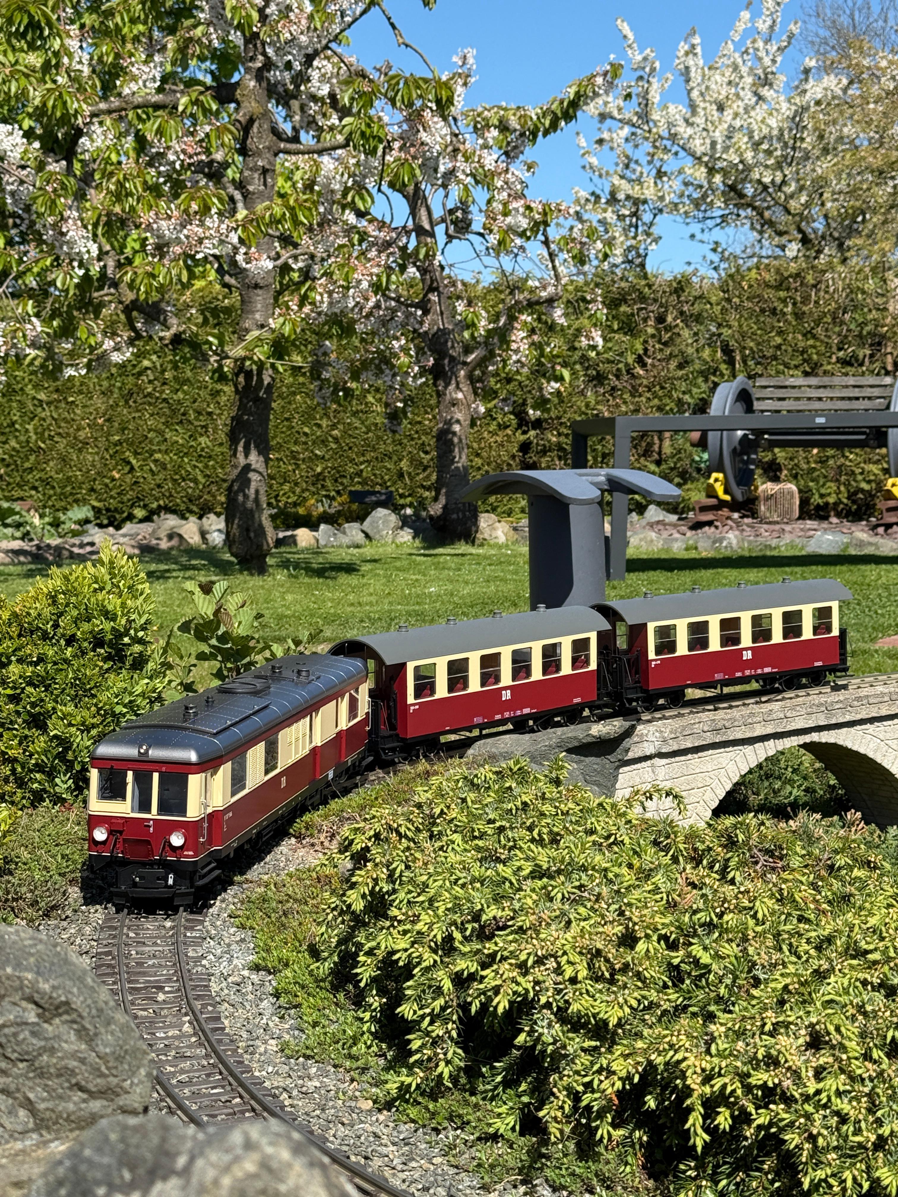 Hier das Hintergrundbild für den VT 137 - Neuheit von LGB.
