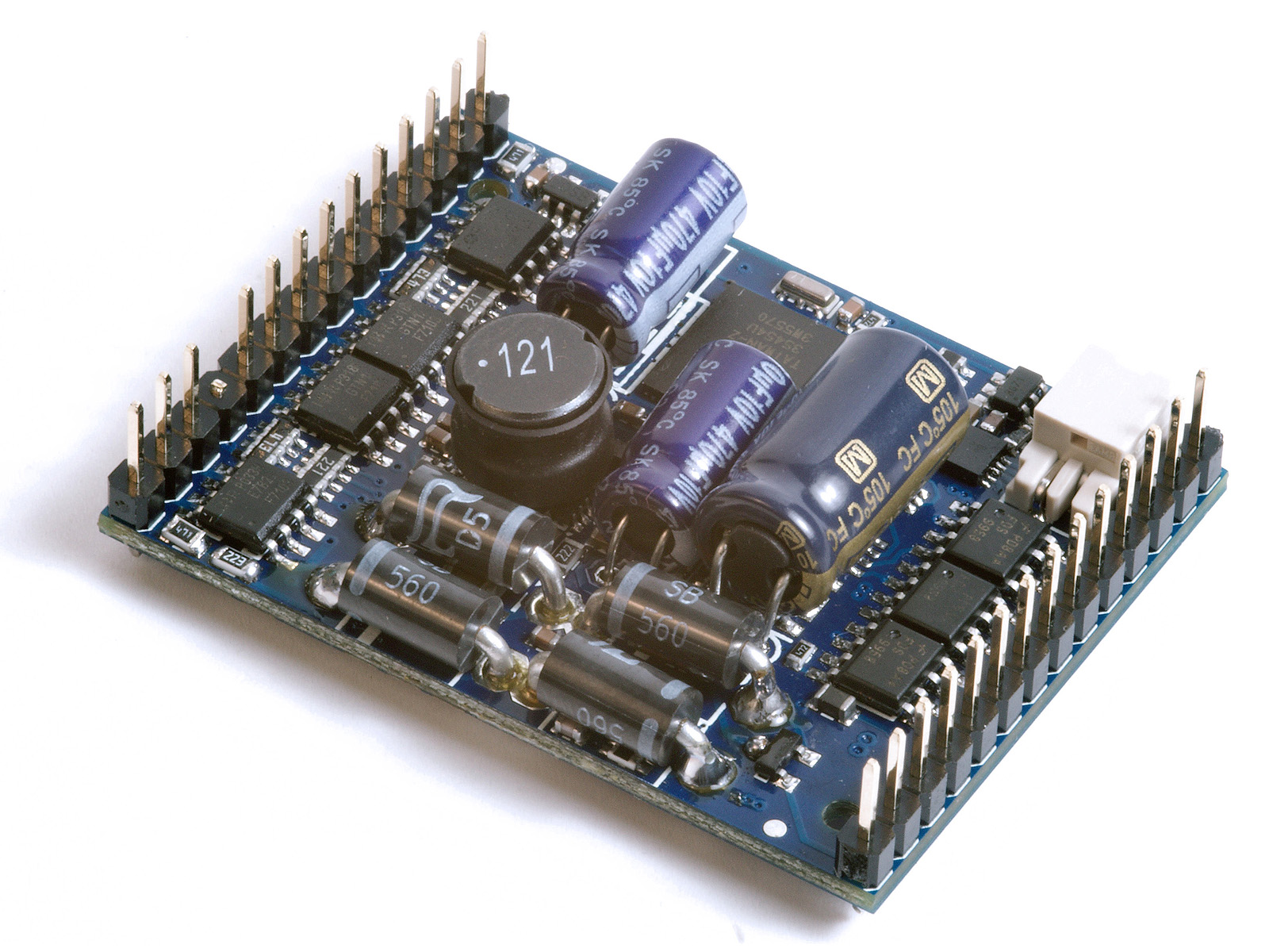 Wieder im Sortiment ist der eMOTION XLS-M1 Sounddecoder, der auf die heute standardmäßig vorhandene Spur 1 Schnittstelle aus dem Hause Märklin passt. Der XLS-M1 ist für alle bekannte Massoth Soundprojekte verfügbar und ab Ende Juni lieferbar.