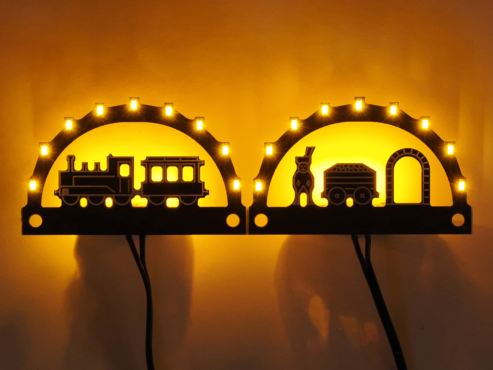 Massoth Weihnachtsberraschung 2025: beleuchtete Schwibbgen