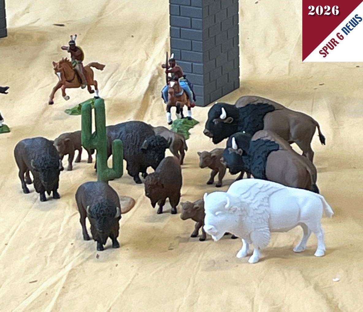 Die Büffelherde - Bisonherde - wurde um drei Tiere im Originalmaßstab 1:22,5 ergänzt. Hergestellt im 4farb 3D Drucker sind noch ein paar Verbesserungen herzustellen. Der weiße Büffel im Vordergrund wurde von den Indianern verehrt. Er kann auch angemalt werden. Kälber sind auch bereits aus dem 3D Drucker entstanden.