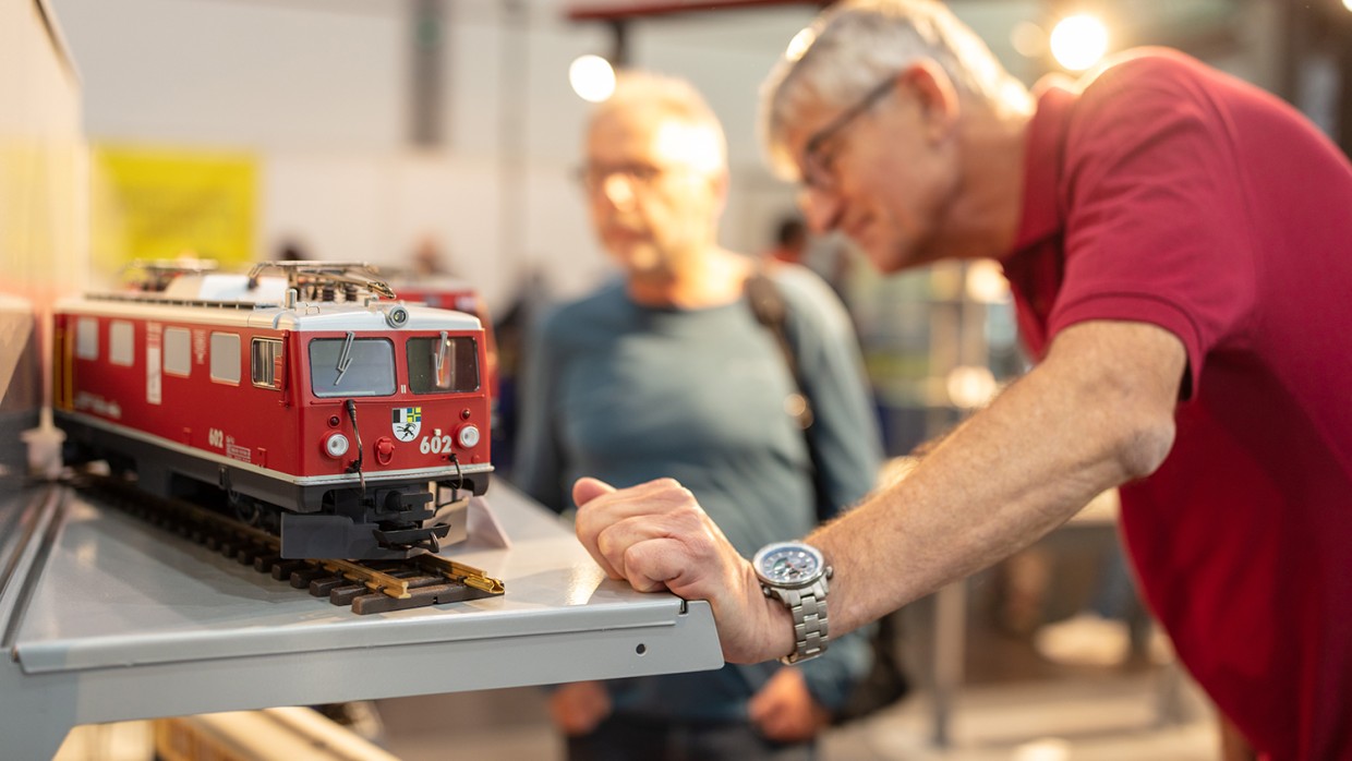 Bekannt von den LGB Videos ist auch Senior-Markenbotschafter von LGB, Herr Andreas Franz, auf der WEB Seite der hobbymesse Leipzig gezeigt. Hier mit dem tollen LGB Modell Ge 4/4 I der RhB Nr. 602.