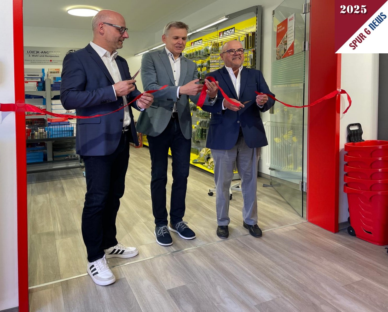Das rote Band zur Feierlichkeit "2 Jahre PIKO Flagship Store" ist durchtrennt. Wenn Sie auf das Bild klicken gelangen Sie zu den Eröffnungsworten von Herrn Dr. Heiko Voigt in einem kurzen, ungeschnittenen Video.
