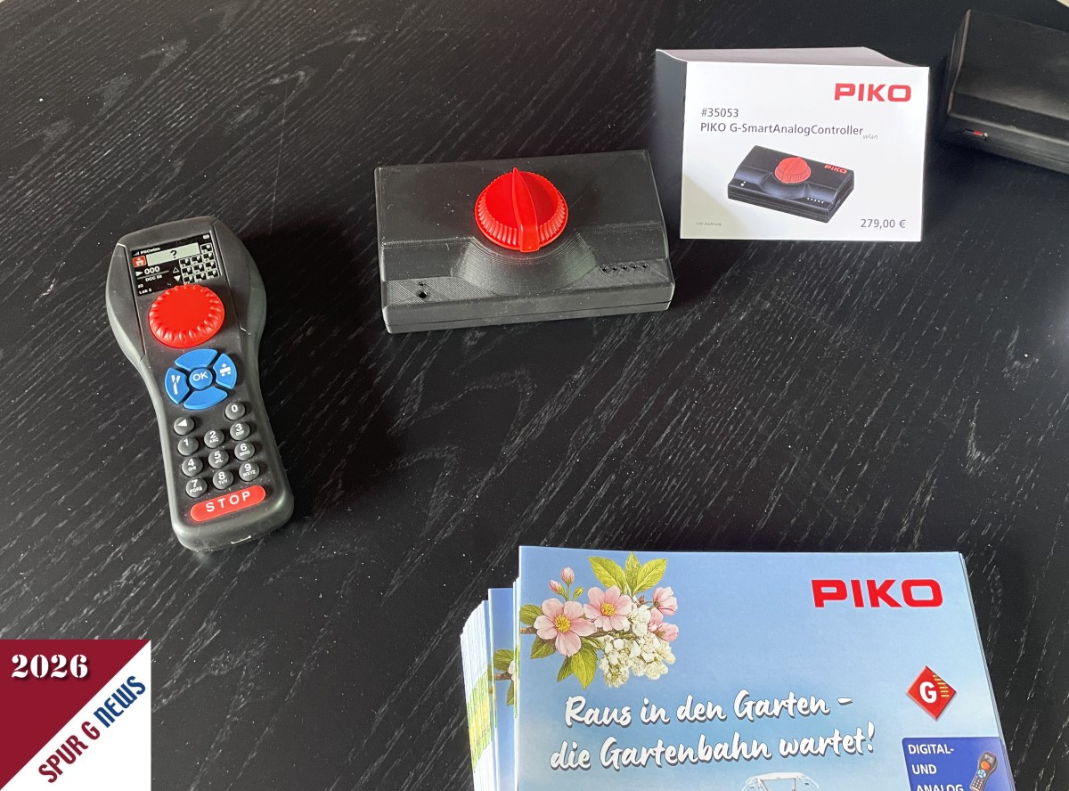 Der neue PIKO Smart Controler wlan, Artikel 35055 war schon mit der Zentrale im Einsatz. In der Bildmitte ist der neue elektronische Fahrregler f�r den Analogbetrieb zu sehen. Dieser Fahrregler ist mit wlan ausgestattet und erlaubt eine Regelung mit dem PIKO G SmartController wlan. Damit ist eine mobile Steuerung der Analoganlage �ber wlan m�glich. Leider konnte nur das 3D Muster beim Start in die Gartenbahnsaison gezeigt werden. Eine Vorf�hrung und eine exakte Anschlussbeschreibung werden wir noch nachholen. 