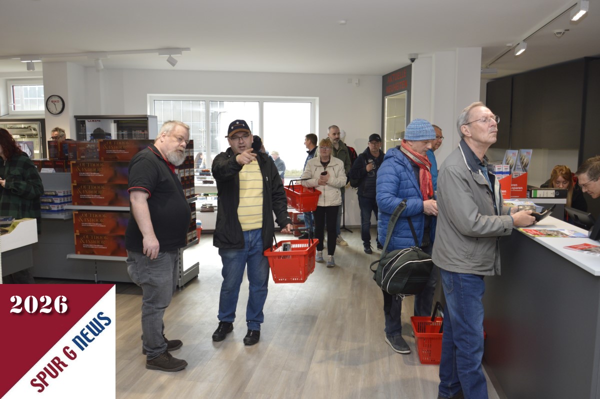 Schnell bildete sich eine Kundenschlange an der Theke im PIKO Flagshipstore am 21. M�rz 2026. 