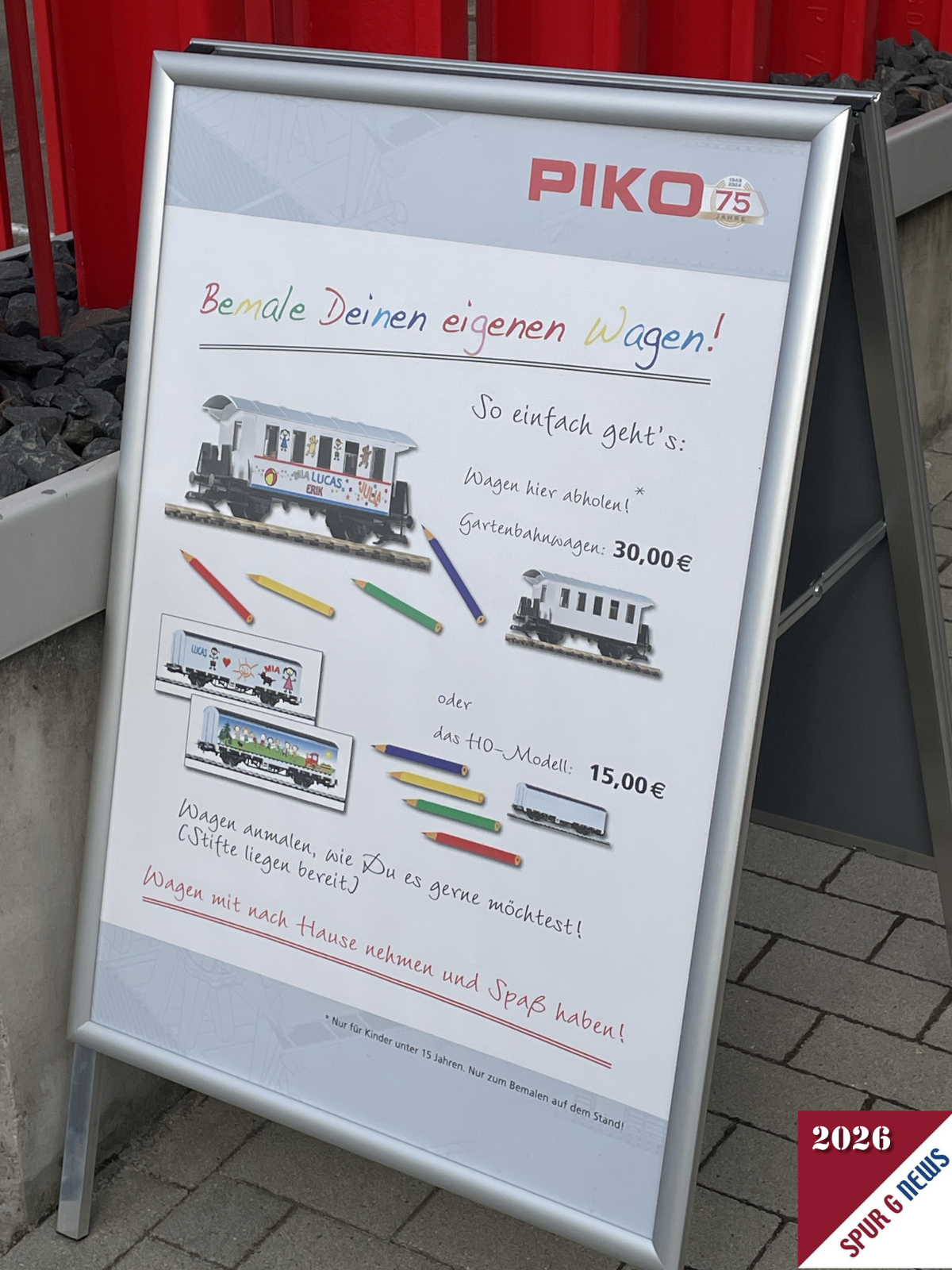 Wie dies funktioniert wurde in einem Werbestopper gleich am Eingang f�r die Kinder und Eltern erkl�rt. Ob Gartenbahnwagen in Spur G oder G�terwagen in H0 hier konnten der Phantasie freien Lauf gelassen werden. 