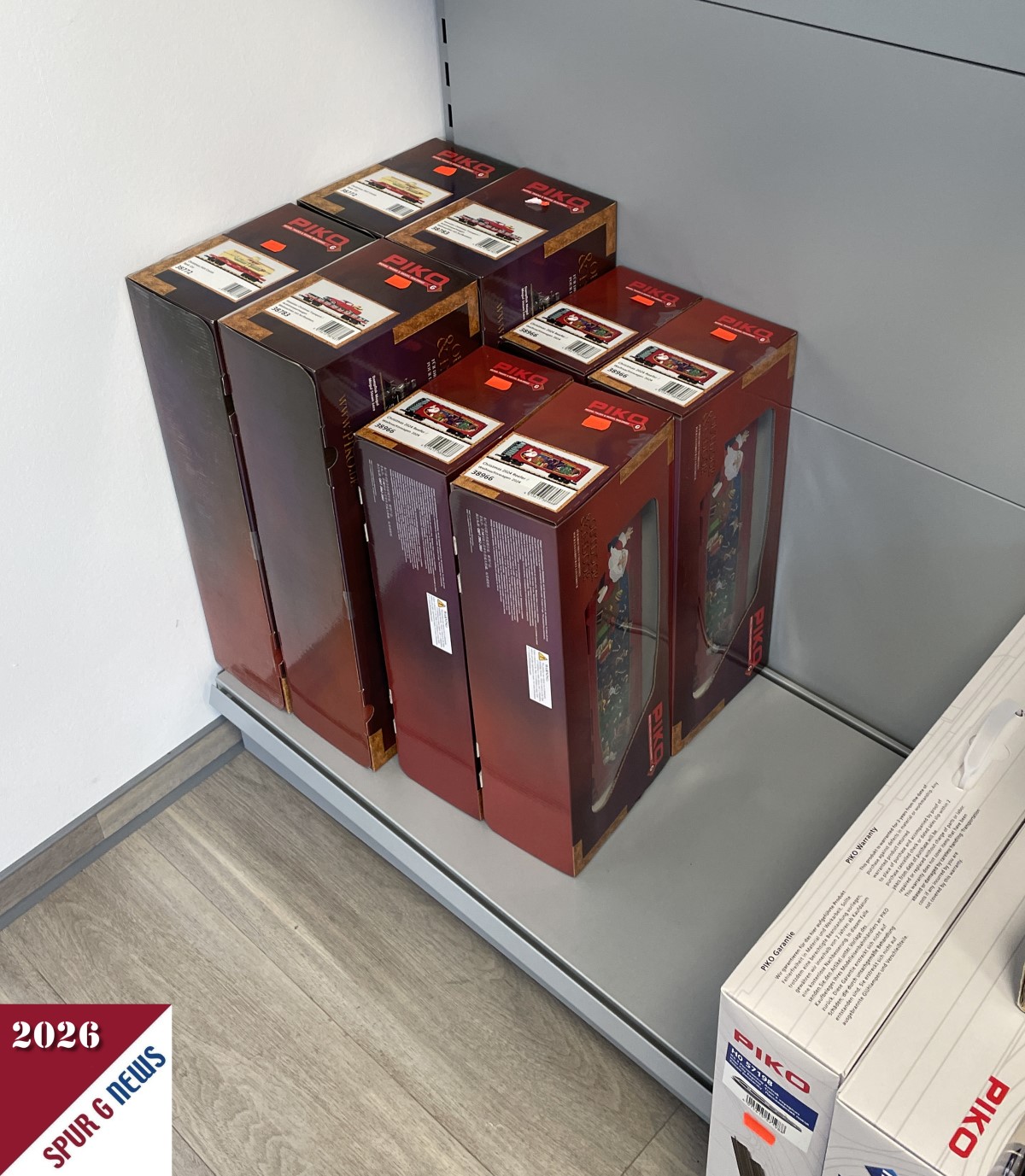 Angebot C im PIKO 2. Wahl Shop. Weihnachtswagen in drei verschiedenen Ausfertigungen. Recht unten noch PIKO H�user. 