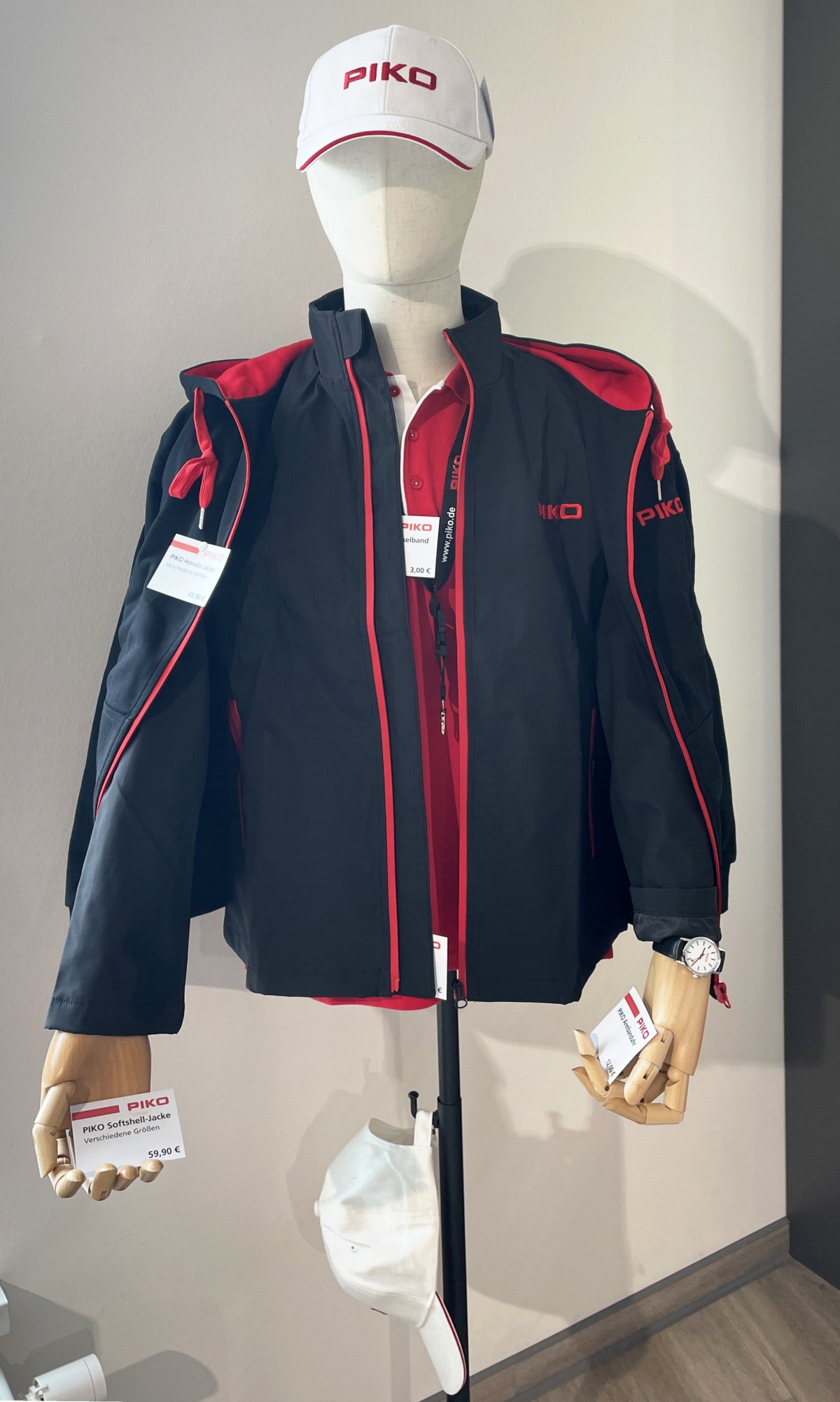 F�r den echten PIKO Fan gab es die passende Kleidung f�r den Garten zu bestaunen. 