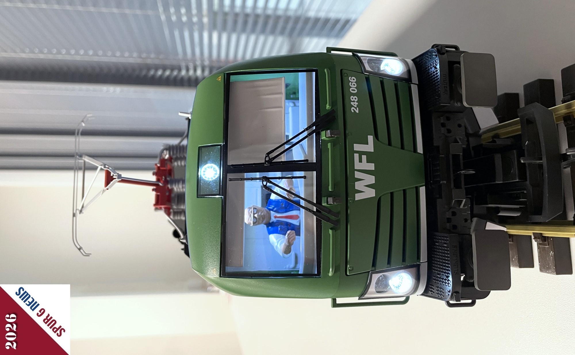Unverkennbar in der WFL Vectron 248 066 - Neuheit 2026 von PIKO: Der Lokf�hrer! 