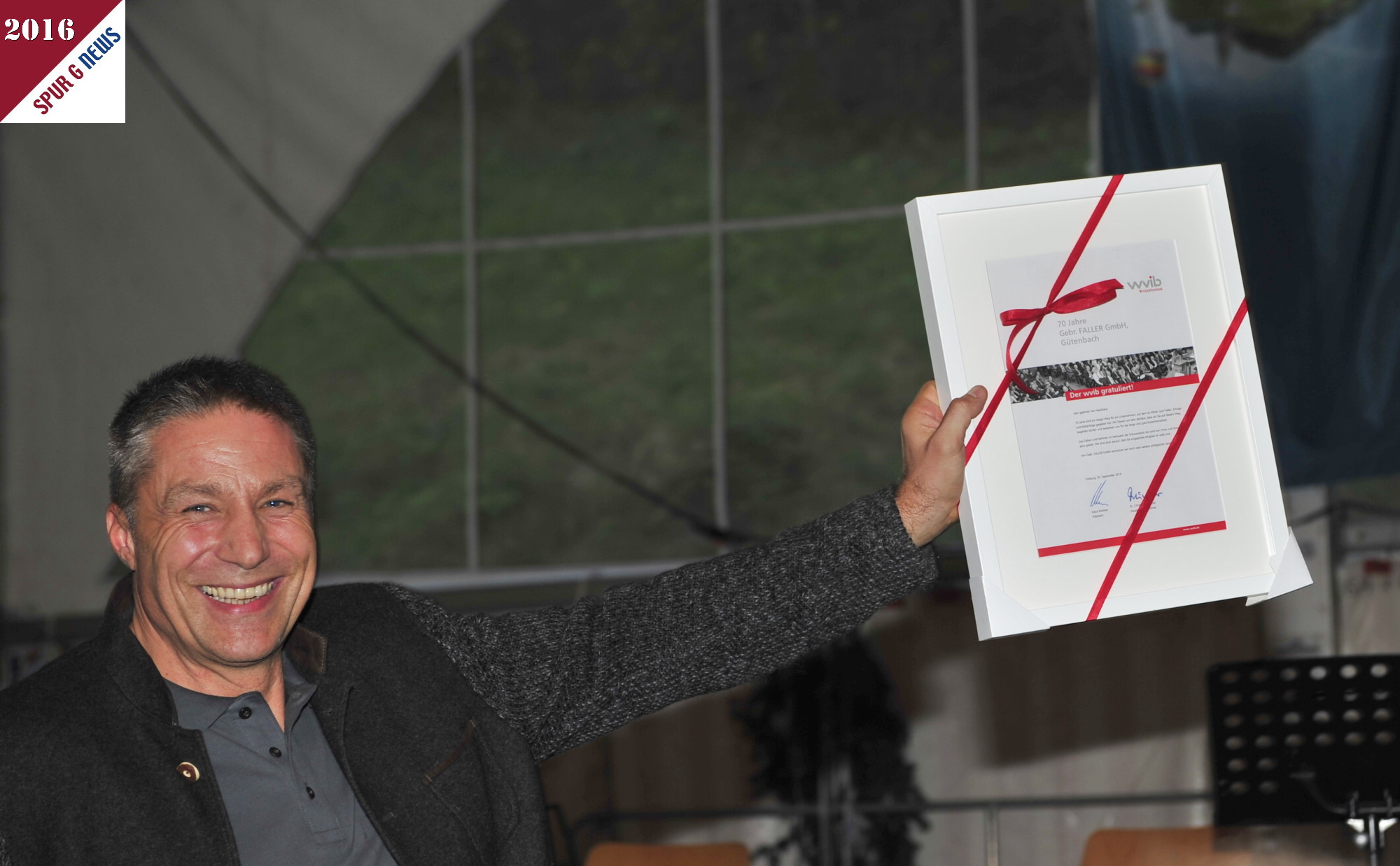 Auch Herr Horst Neidhard hat sich beim gemtlichen Festabend im Oktoberfestzelt des Sportvereins Gtenbach ber das Lob vom Brgermeister, Landrat sowie der Urkunde vom  Verband BMVI fr das Faller Jubilum gefreut.