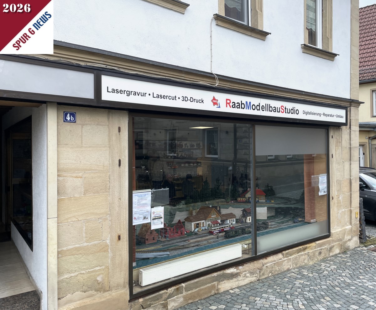 Am Samstag, 14. M�rz 2026, ging es noch zur guten alten Winterzeit um 9 Uhr p�nktlich los zum Andampfen f�r die Gartenbahnsaison. Schon im Schaufenster locken die Exponate zum verweilen an. Hier k�nnen sich die Kinder noch die "Nase" platt dr�cken an der Freude zur Modellgartenbahn. 