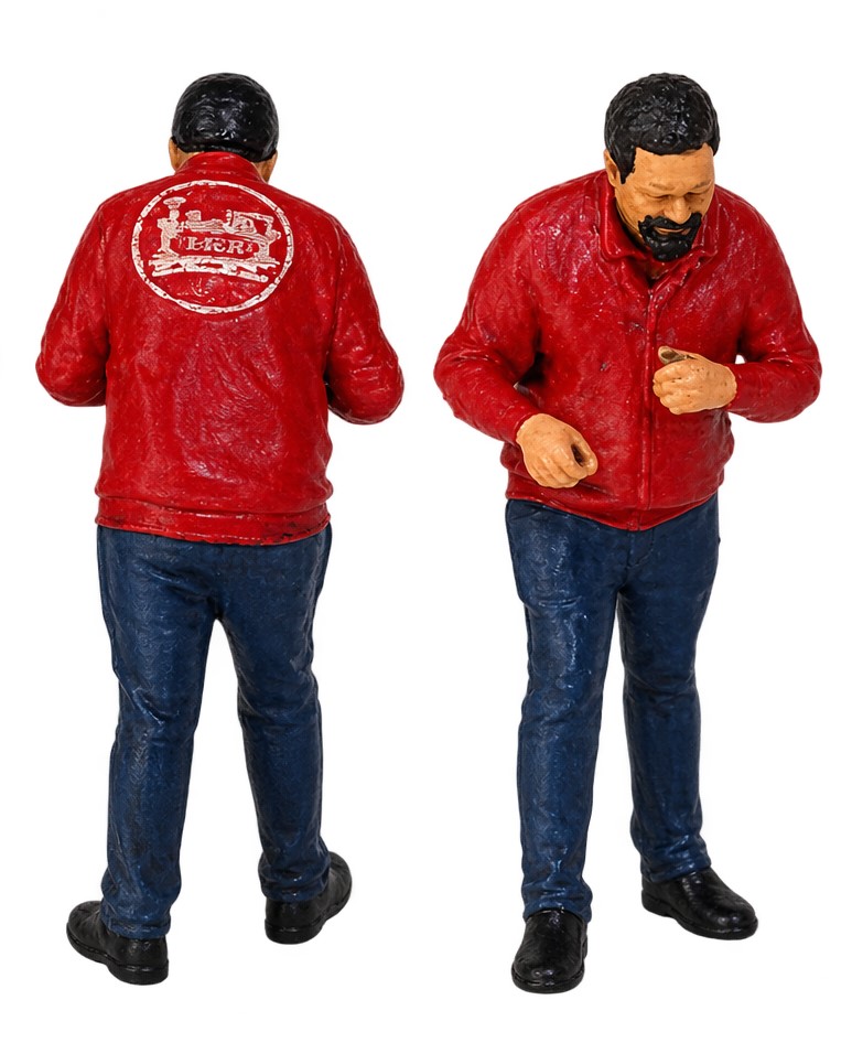 Im Präsentationskasten unten Links ist der LGB Produktmanager Daniel Kahler als Figur in der roten LGB Jacke von figurendesign Bauer kreiert worden. Die Brille fehlt!