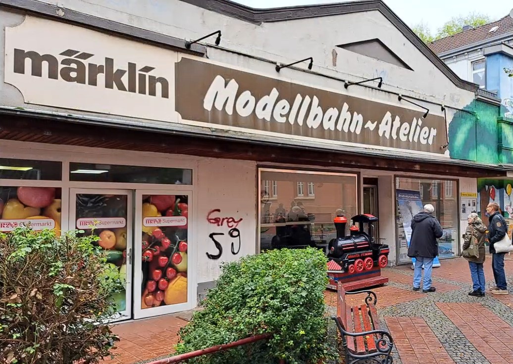 Das letzte Fest im Oktober in diesen Räumlichkeiten beim Modellbahn-Atelier Renken in Essen - Steele. Im Oktober 2027 geht es dann nach Duisburg ins Modellbahn-Atelier Niederrhein.
