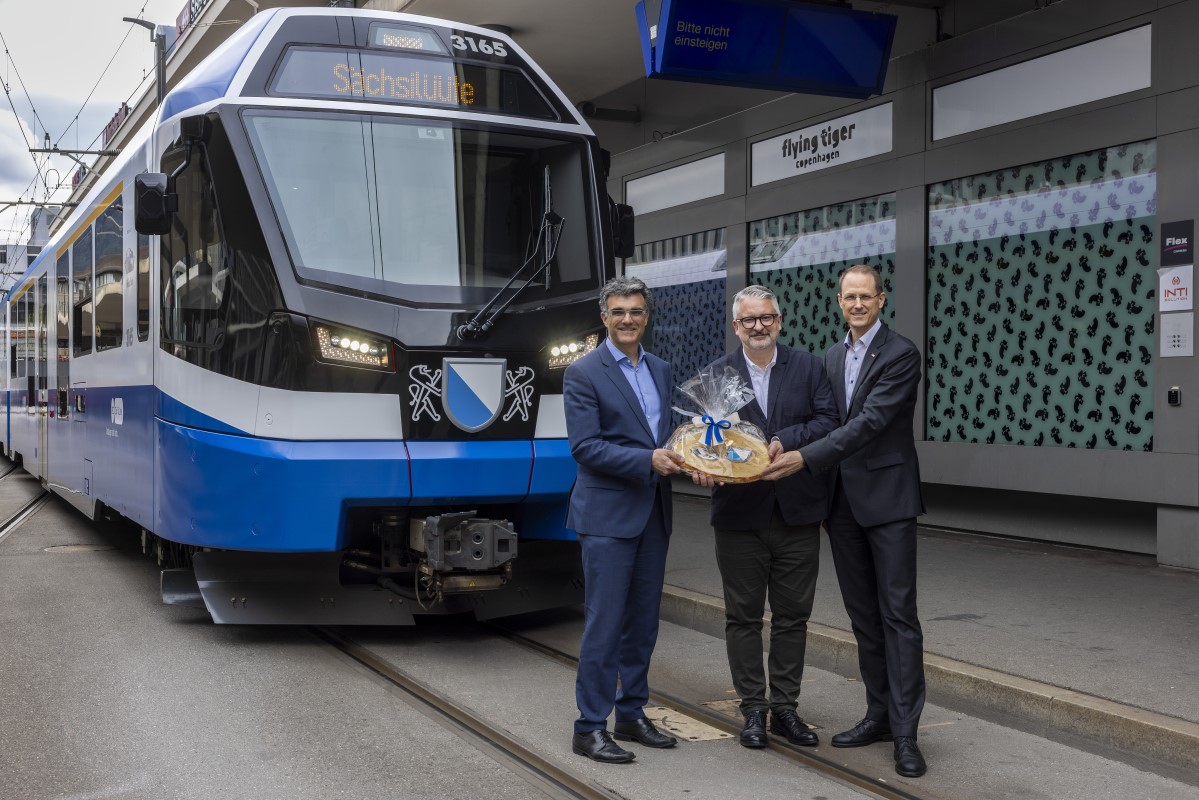 S�chsil��te - Rollentausch Z�richer Strassenbahn - RhB Capricorn