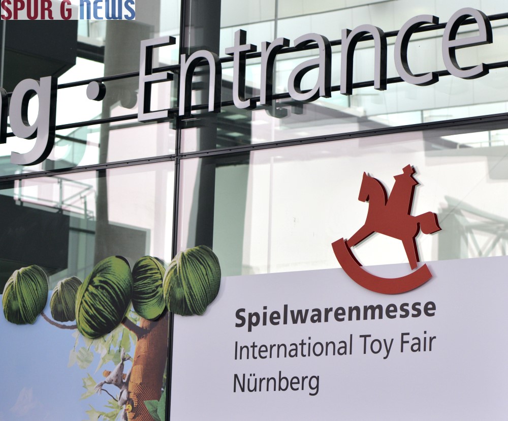 Eingang zur Spielwarenmesse 2013 - internationale Spielwarenmesse in Nürnberg