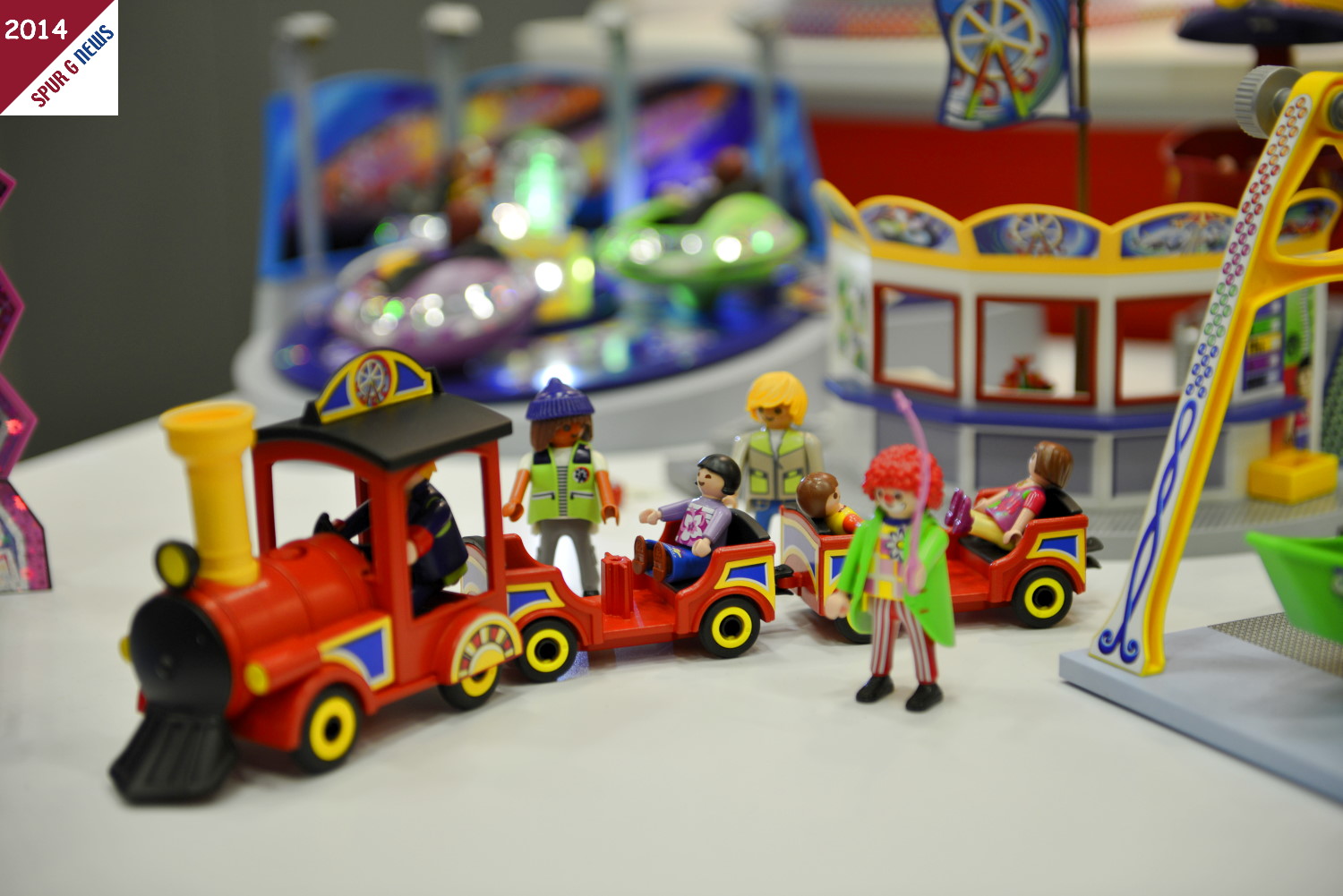 Von Playmobil - ebenfalls ToyAward 2014  Aspirant - "Freizeitpark" Sicherlich auch fr die Gartenbahn zu gebrauchen. Tuff Tuff Lokomotive fr den Jahrmarkt bzw. die Stadt - 