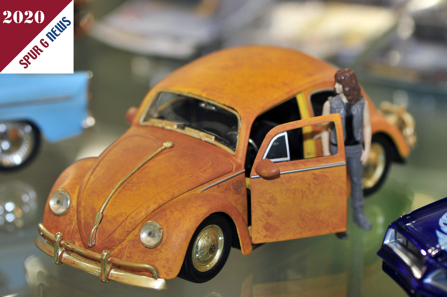 Im Film aus 2018 "Bumblebee" ist auf dem Bild der VW: Volkswagen VW Kfer Bumblebee + Figur Charlie zu sehen. Dieses Fahrzeug wird von JADA Toys hergestellt und auch vertrieben. JADA Toys ist ja inzwischen bei der Firma Dickie Toys ansssig. Wie wir aus erster Hand erfahren haben sind jedoch nicht alle Fahrzeuge von JADA fr den deutschen Markt lieferbar!