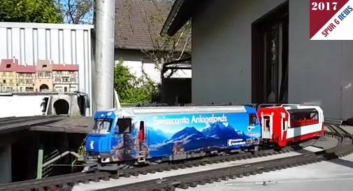 Die "Swisscanto" Lok in Aktion mit dem Glacier-Express.... Was luft - na klar die LGB. 