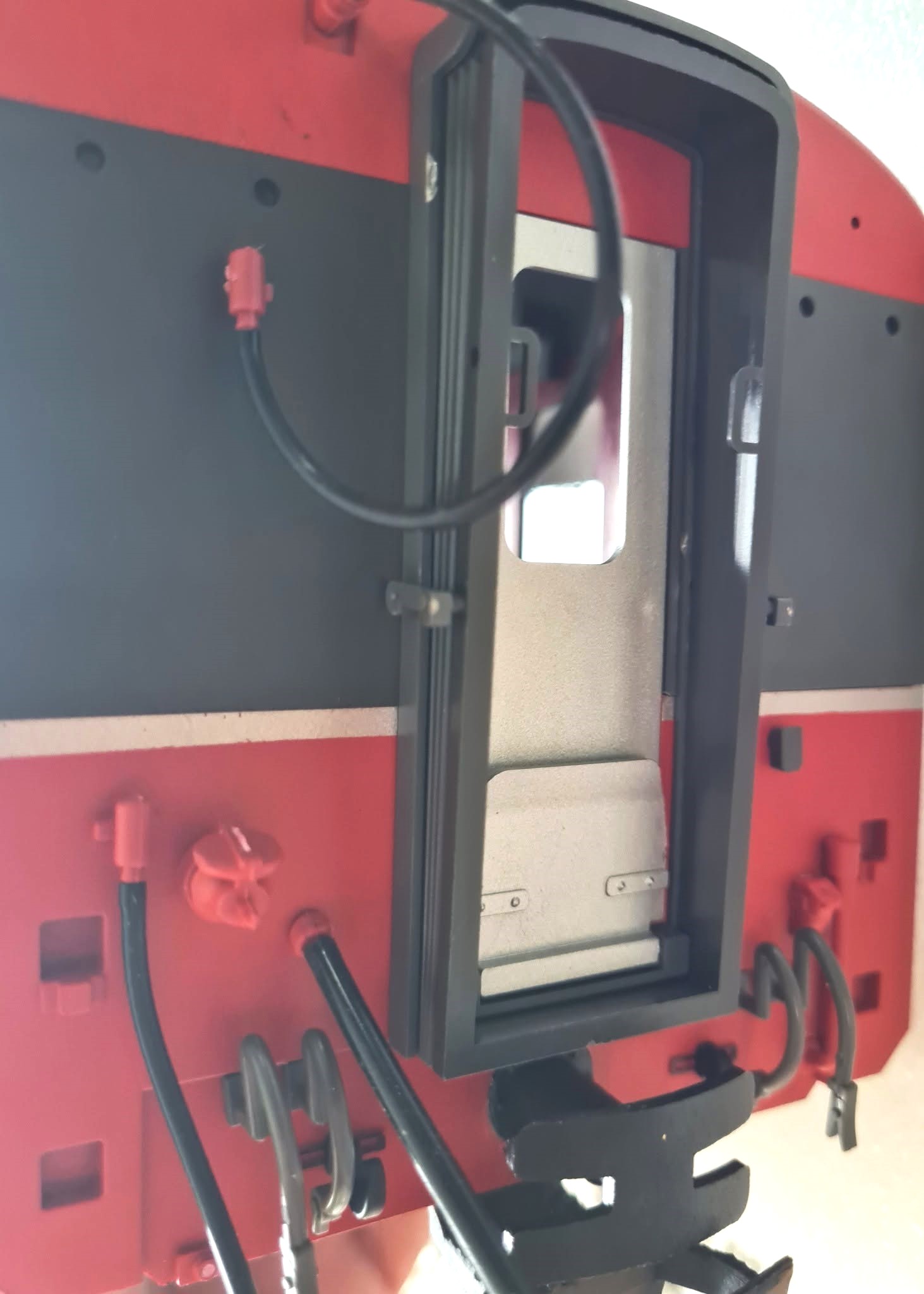 Detailansicht Wagen�bergang. Wird lt. Trainline Gartenbahnen ma�st�blich ausgef�hrt. Der schwarze Balken deutet schon auf einen RhB Wagen hin.